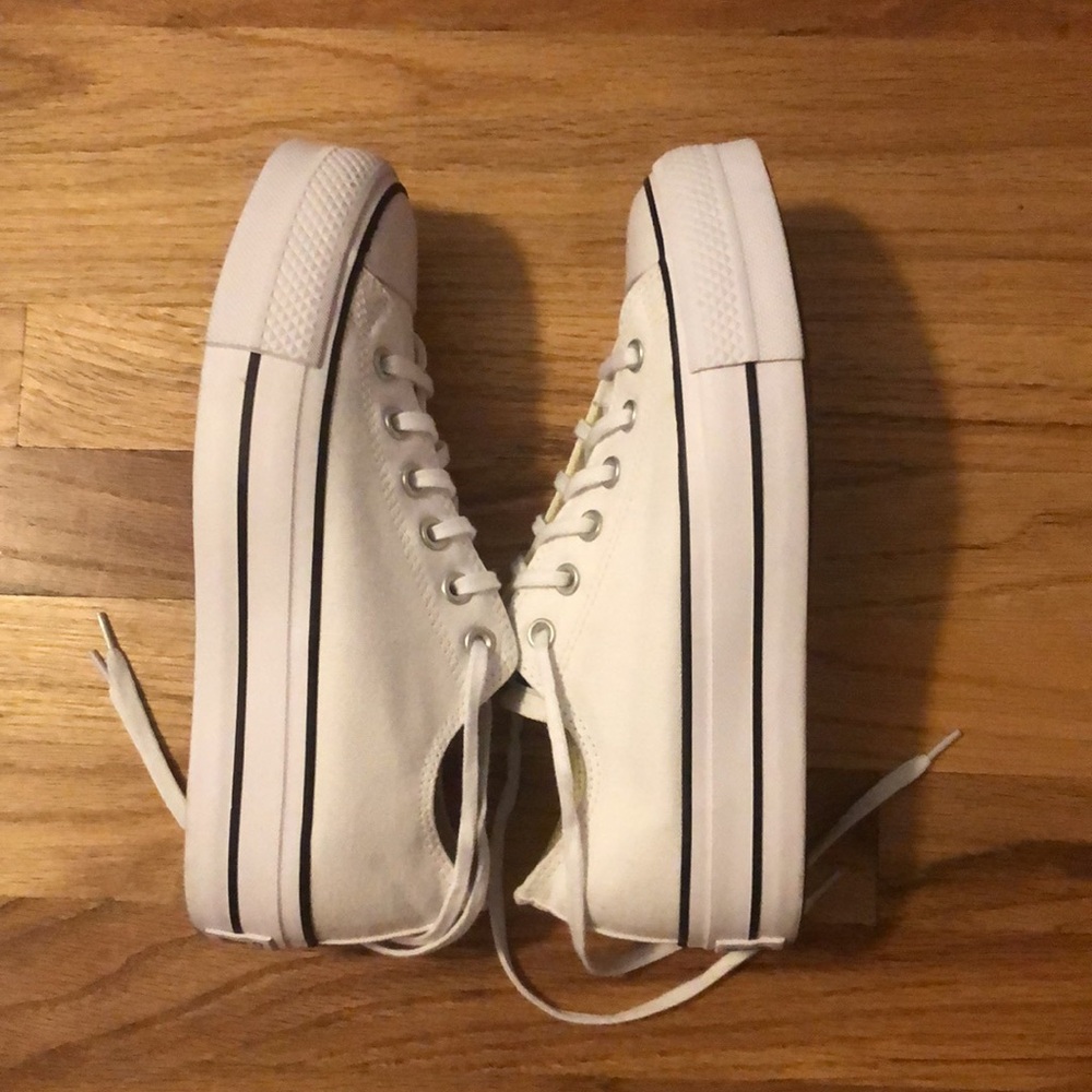 Excellent Condition. White Platform Classic Conve… - image 3